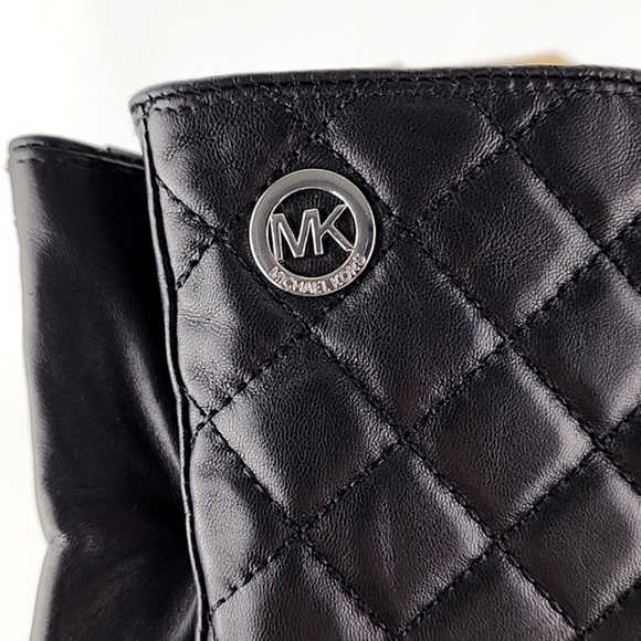 NWT Michael Kors Women Black Quilted Leather Gloves Touch Screen Compatible Sz M - Picture 3 of 9
